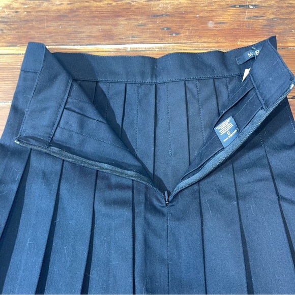 Mini Skater Skirt with Pleats small - Picture 5 of 5